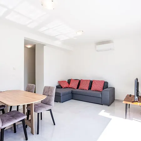 Appartement Sunny Pool By Interhome