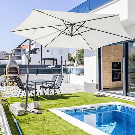Sunny Pool By Interhome * Трогір