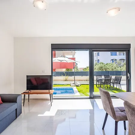 Appartement Sunny Pool By Interhome