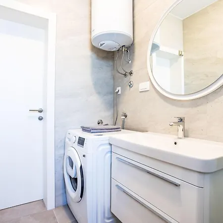 Sunny Pool By Interhome شقة تروغير