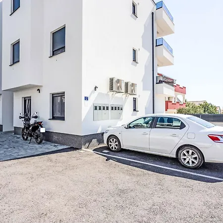 Sunny Pool By Interhome * تروغير