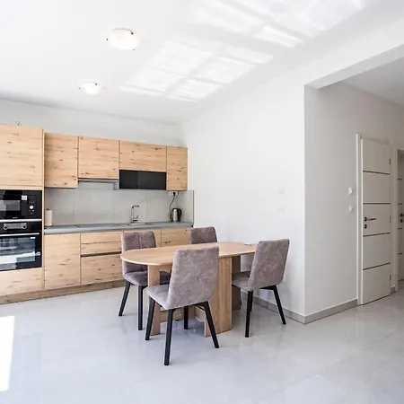 Sunny Pool By Interhome شقة تروغير