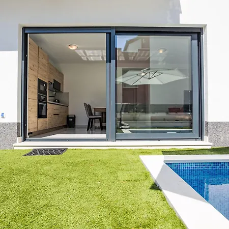 Sunny Pool By Interhome *