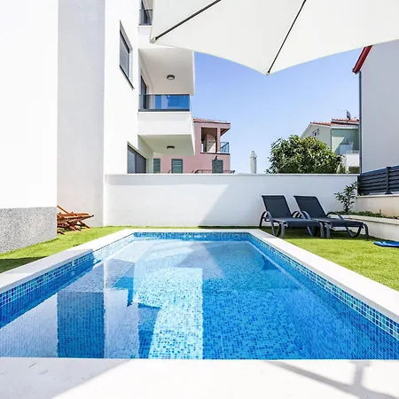 Sunny Pool By Interhome Traù