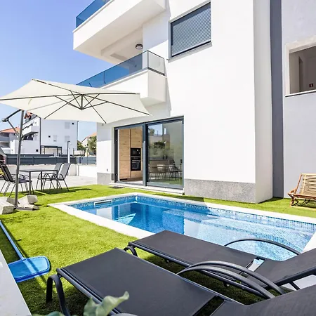 شقة Sunny Pool By Interhome *