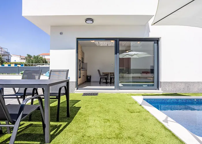 Sunny Pool By Interhome *