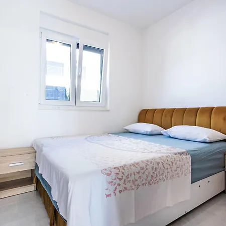 Appartement Sunny Pool By Interhome Trogir