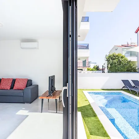 Appartement Sunny Pool By Interhome Trogir